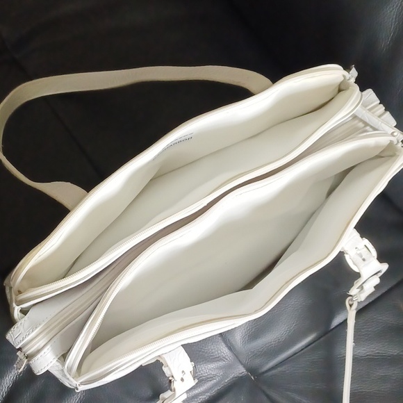 Vintage Sag Harbor Large White Faux-Croc Shoulder Bag With Ample Storage - Picture 11 of 17